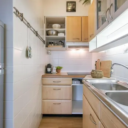 Bright Studio Near The Beach Apartment *