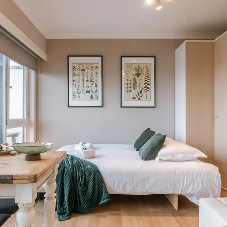 Bright Studio Near The Beach Apartment *